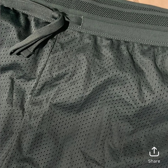 NWT 3X mesh stretchy shorts green with pockets - Picture 3 of 5